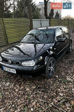 Хэтчбек Volkswagen Golf 2000 в 