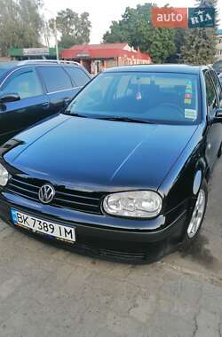 Хэтчбек Volkswagen Golf 2001 в 