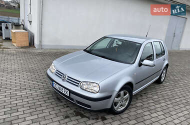 Хэтчбек Volkswagen Golf 2001 в 