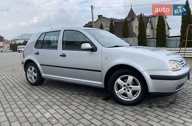 Хэтчбек Volkswagen Golf 2001 в 