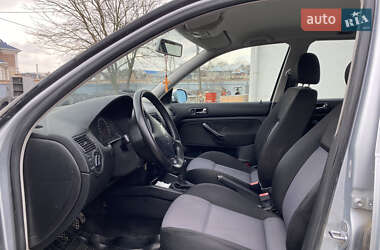 Хэтчбек Volkswagen Golf 2001 в 