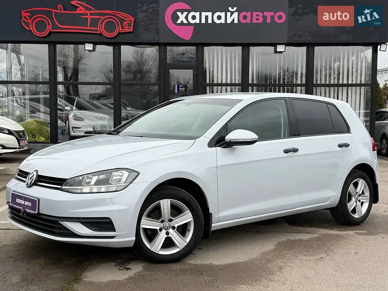 Хетчбек Volkswagen Golf 2017 в 