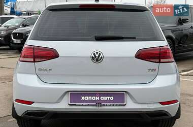 Хетчбек Volkswagen Golf 2017 в 