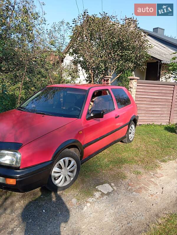 Хэтчбек Volkswagen Golf 1993 в 