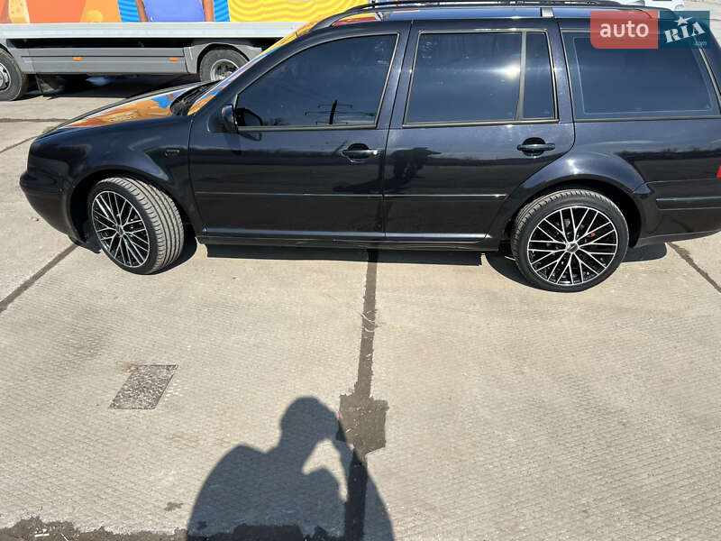 Універсал Volkswagen Golf 2003 в Львові