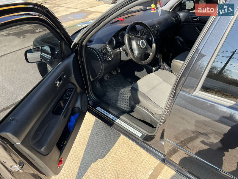 Універсал Volkswagen Golf 2003 в Львові