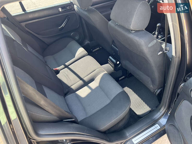 Універсал Volkswagen Golf 2003 в Львові