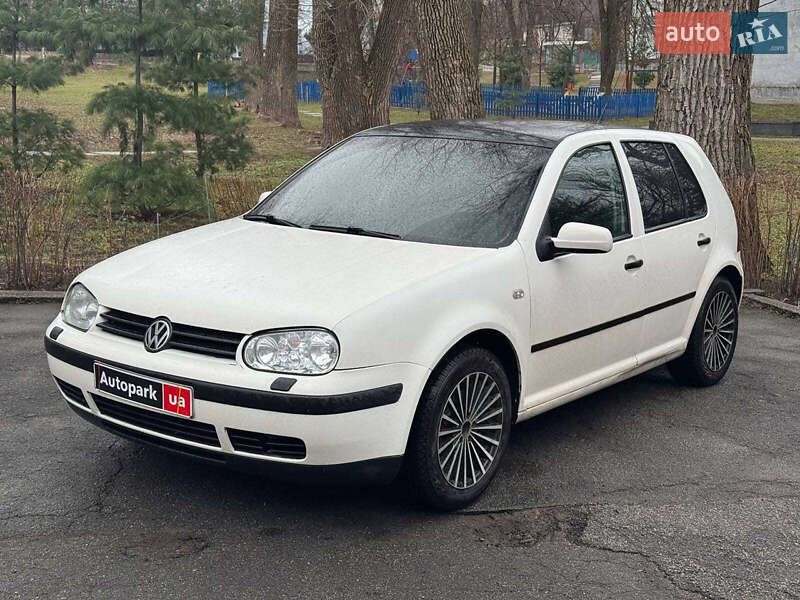 Хетчбек Volkswagen Golf 2001 в 