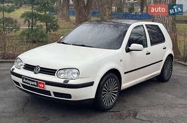 Хетчбек Volkswagen Golf 2001 в 