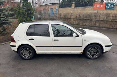 Хетчбек Volkswagen Golf 2001 в 