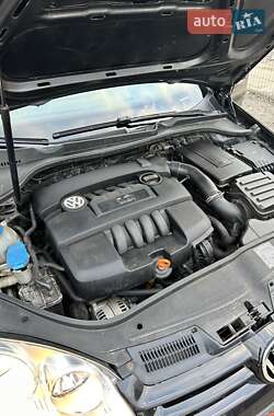 Хетчбек Volkswagen Golf 2006 в 