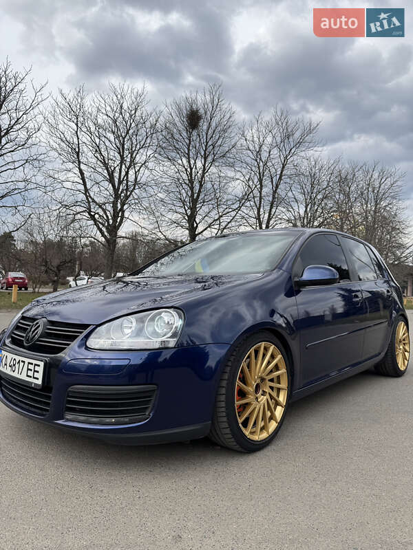 Хетчбек Volkswagen Golf 2006 в Києві