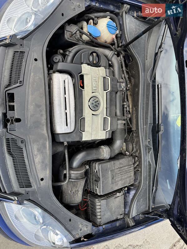 Хетчбек Volkswagen Golf 2006 в Києві