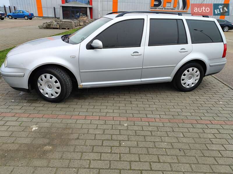 Універсал Volkswagen Golf 2003 в Хусті