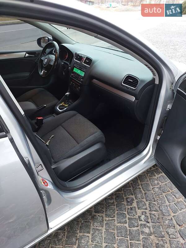 Хэтчбек Volkswagen Golf 2011 в Днепре