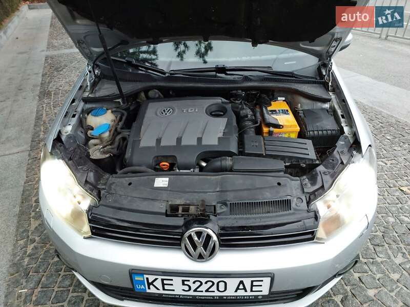 Хэтчбек Volkswagen Golf 2011 в Днепре
