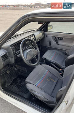 Хэтчбек Volkswagen Golf 1988 в 