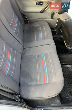 Хэтчбек Volkswagen Golf 1988 в 