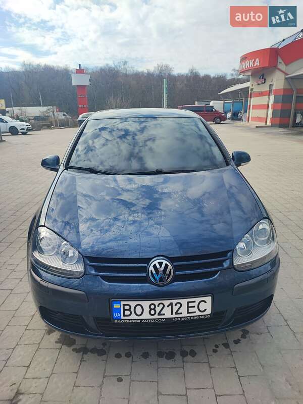 Хэтчбек Volkswagen Golf 2008 в 