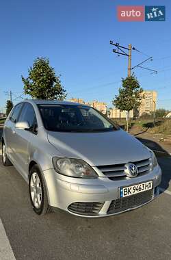 Хэтчбек Volkswagen Golf 2005 в 