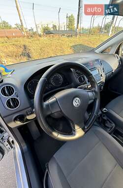 Хэтчбек Volkswagen Golf 2005 в 