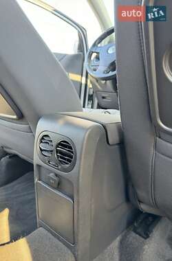 Хэтчбек Volkswagen Golf 2005 в 