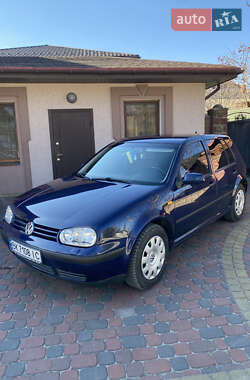 Хэтчбек Volkswagen Golf 1999 в Вараше