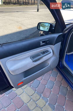 Хэтчбек Volkswagen Golf 1999 в Вараше
