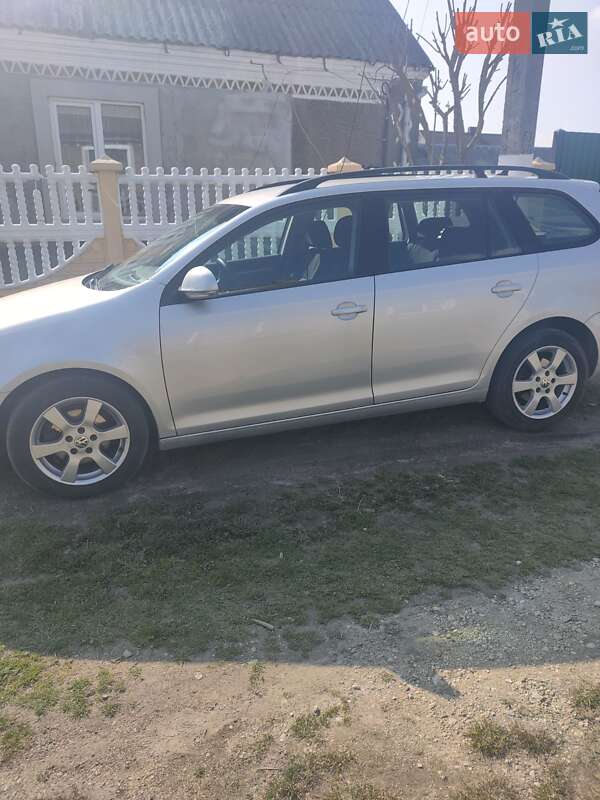 Універсал Volkswagen Golf 2010 в Володимирі
