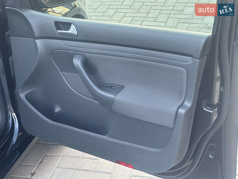 Хетчбек Volkswagen Golf 2008 в Житомирі
