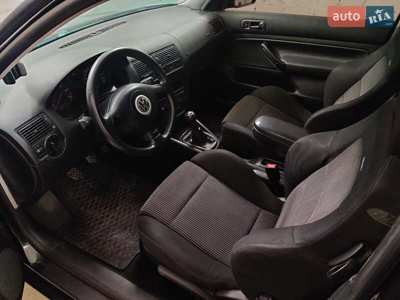 Хэтчбек Volkswagen Golf 2000 в Харькове