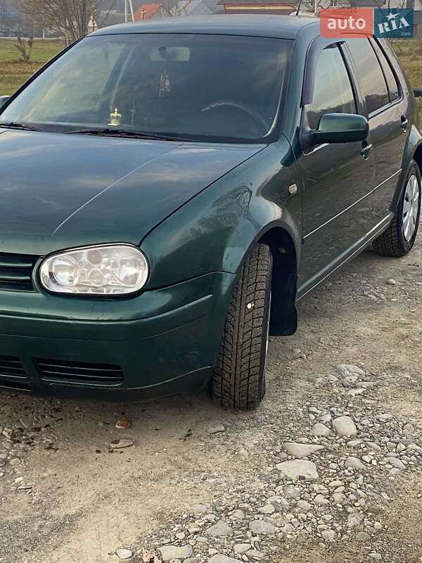 Хэтчбек Volkswagen Golf 1998 в Хусте