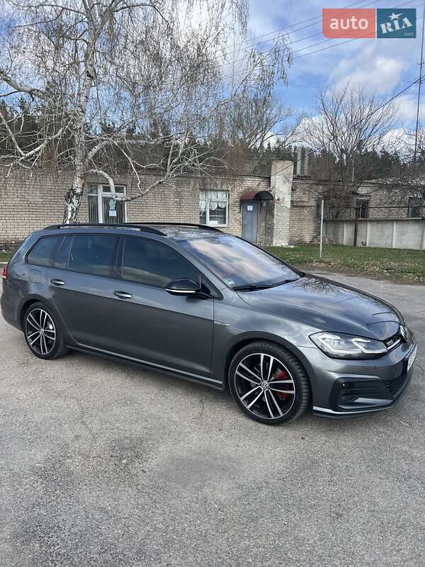 Универсал Volkswagen Golf 2017 в Днепре