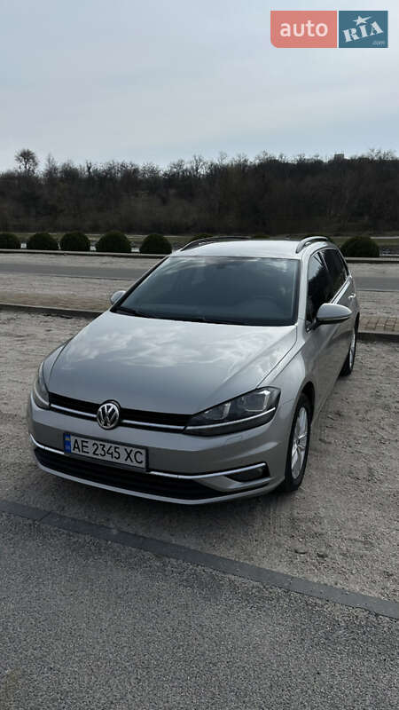 Універсал Volkswagen Golf 2018 в Дніпрі