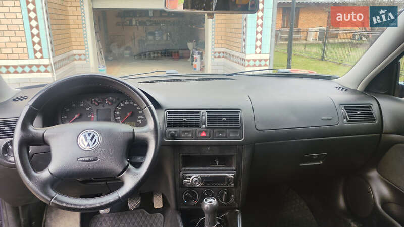 Хетчбек Volkswagen Golf 2001 в Перегінське