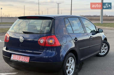 Хэтчбек Volkswagen Golf 2005 в 