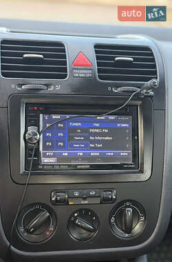 Хэтчбек Volkswagen Golf 2005 в 