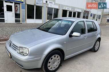 Хэтчбек Volkswagen Golf 2003 в 