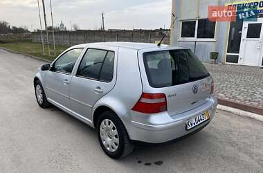 Хэтчбек Volkswagen Golf 2003 в 