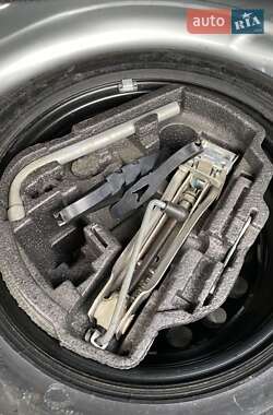 Хэтчбек Volkswagen Golf 2003 в 