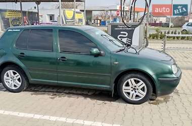 Хетчбек Volkswagen Golf 2000 в 