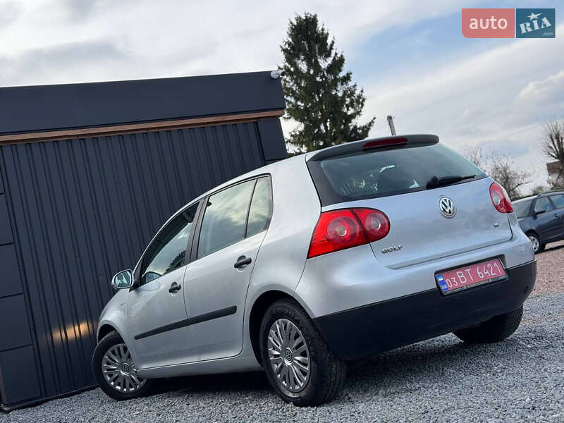 Хэтчбек Volkswagen Golf 2005 в Дрогобыче