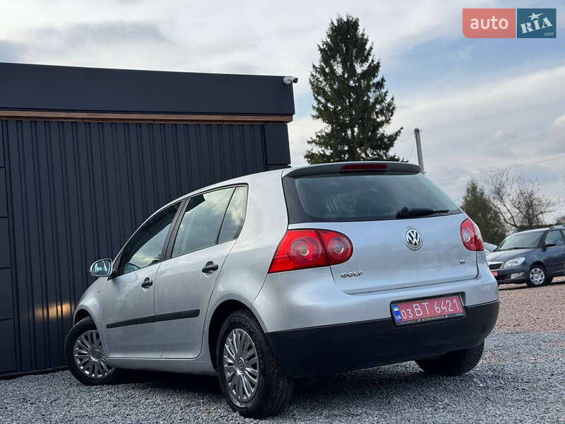 Хэтчбек Volkswagen Golf 2005 в Дрогобыче