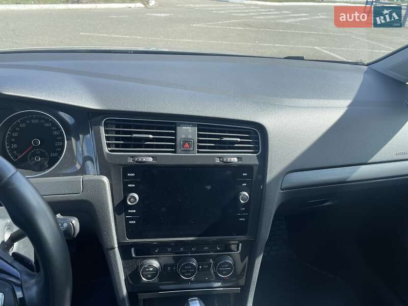 Универсал Volkswagen Golf 2018 в Киеве