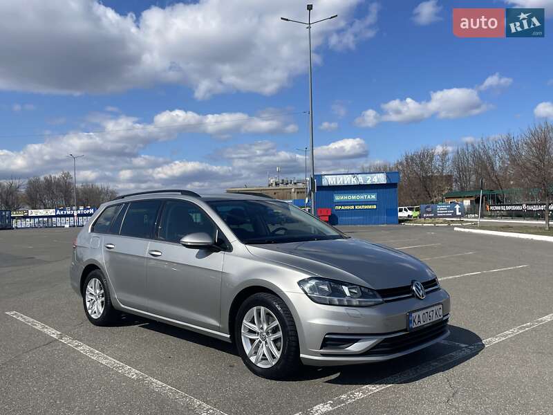 Универсал Volkswagen Golf 2018 в Киеве