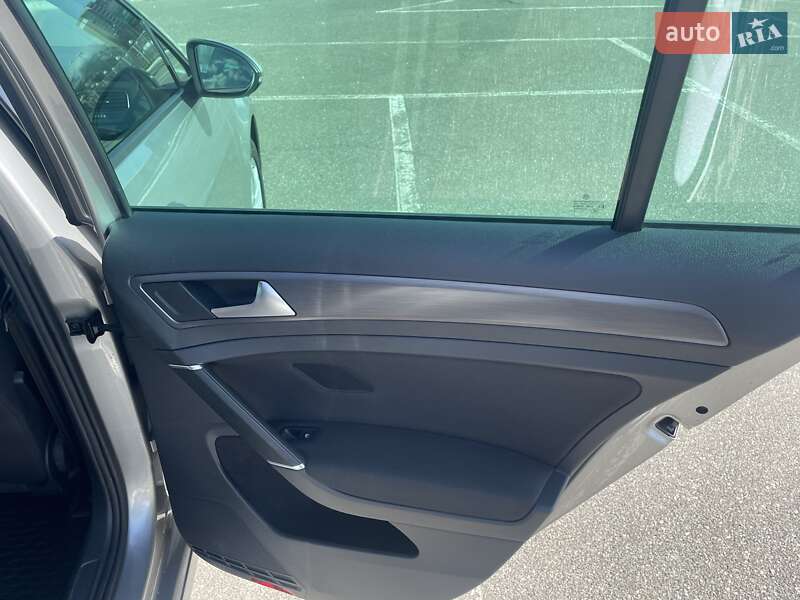 Универсал Volkswagen Golf 2018 в Киеве