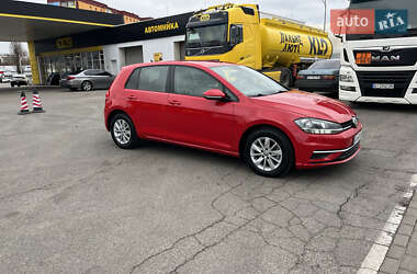 Хэтчбек Volkswagen Golf 2017 в 