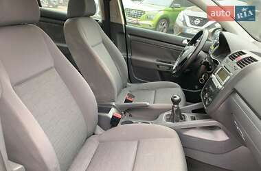 Хэтчбек Volkswagen Golf 2006 в 