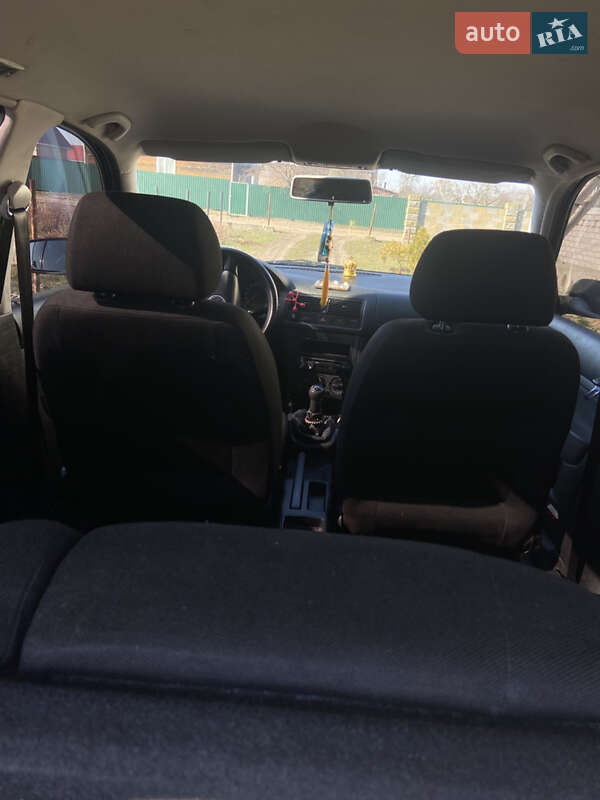 Хэтчбек Volkswagen Golf 2000 в Ровно