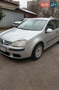 Хэтчбек Volkswagen Golf 2005 в 